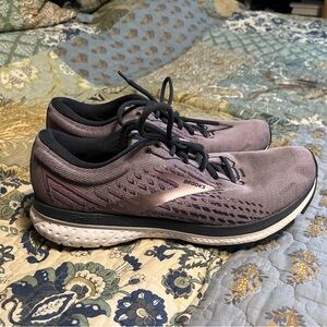 Brooks women’s Running Shoe - Black with Purple